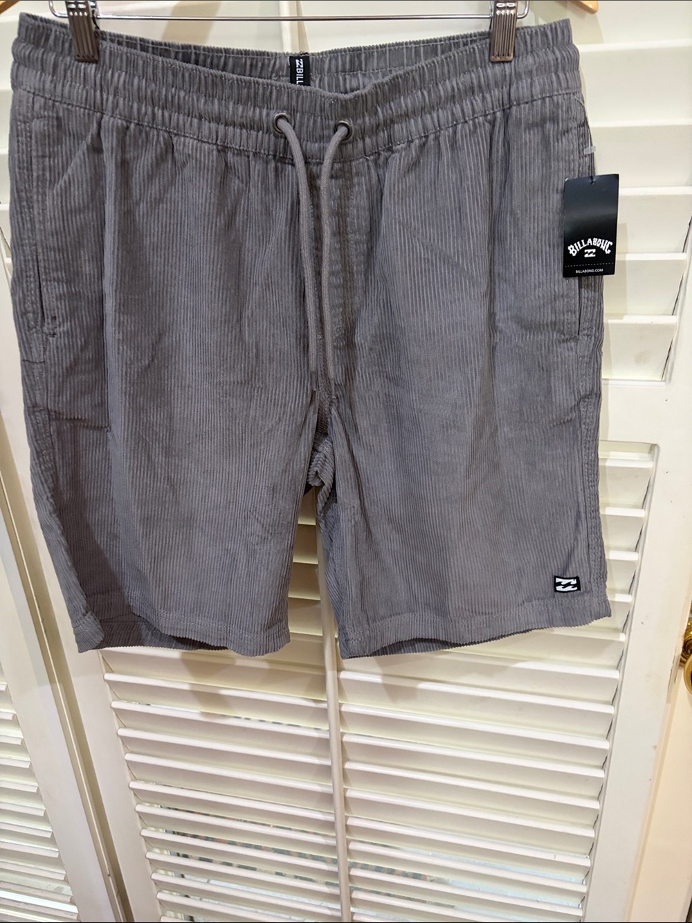 Billabong Men's Gray Corduroy Hybrid Shorts. Size Medium. NWT